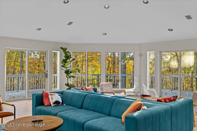 $799,000 | 23 Sleepy Hollow Lane, East Stroudsburg, PA 18302