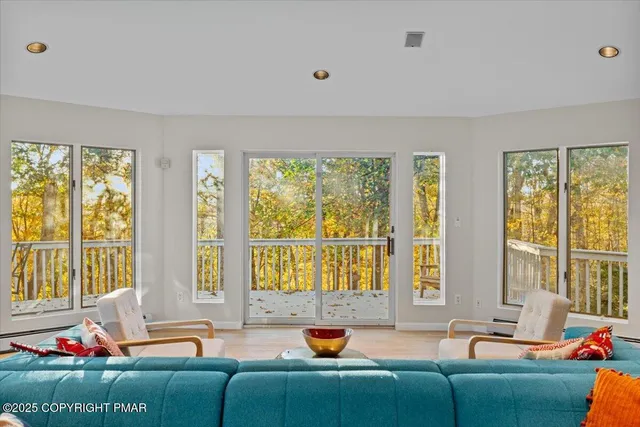 $799,000 | 23 Sleepy Hollow Lane, East Stroudsburg, PA 18302