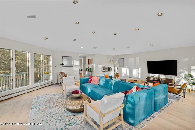 $799,000 | 23 Sleepy Hollow Lane, East Stroudsburg, PA 18302