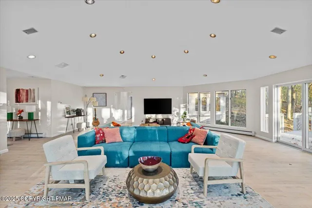 $799,000 | 23 Sleepy Hollow Lane, East Stroudsburg, PA 18302