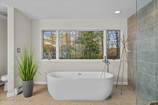 $799,000 | 23 Sleepy Hollow Lane, East Stroudsburg, PA 18302