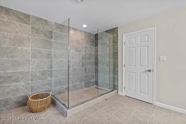 $799,000 | 23 Sleepy Hollow Lane, East Stroudsburg, PA 18302