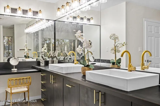 $799,000 | 23 Sleepy Hollow Lane, East Stroudsburg, PA 18302