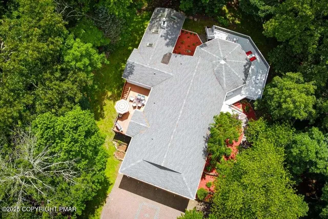 $799,000 | 23 Sleepy Hollow Lane, East Stroudsburg, PA 18302