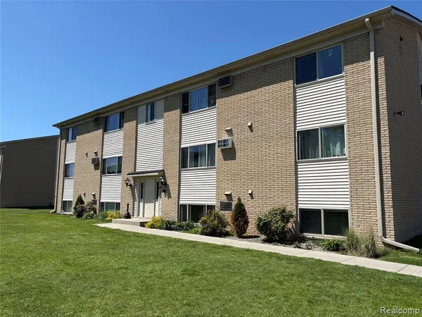 $950 | 1875 Michigan Avenue, Unit 6, Marysville, MI 48040