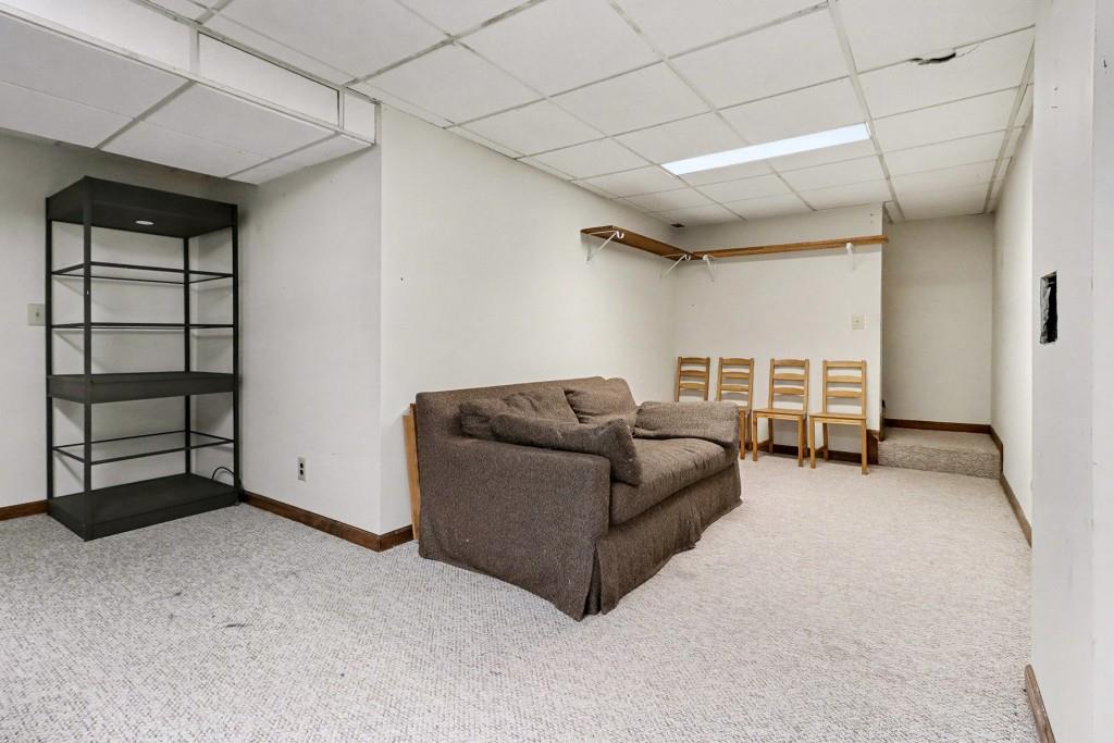 9133 Snipe Lane Jonesboro, GA 30236 - Photo 32 of 36 a living room with furniture and a window