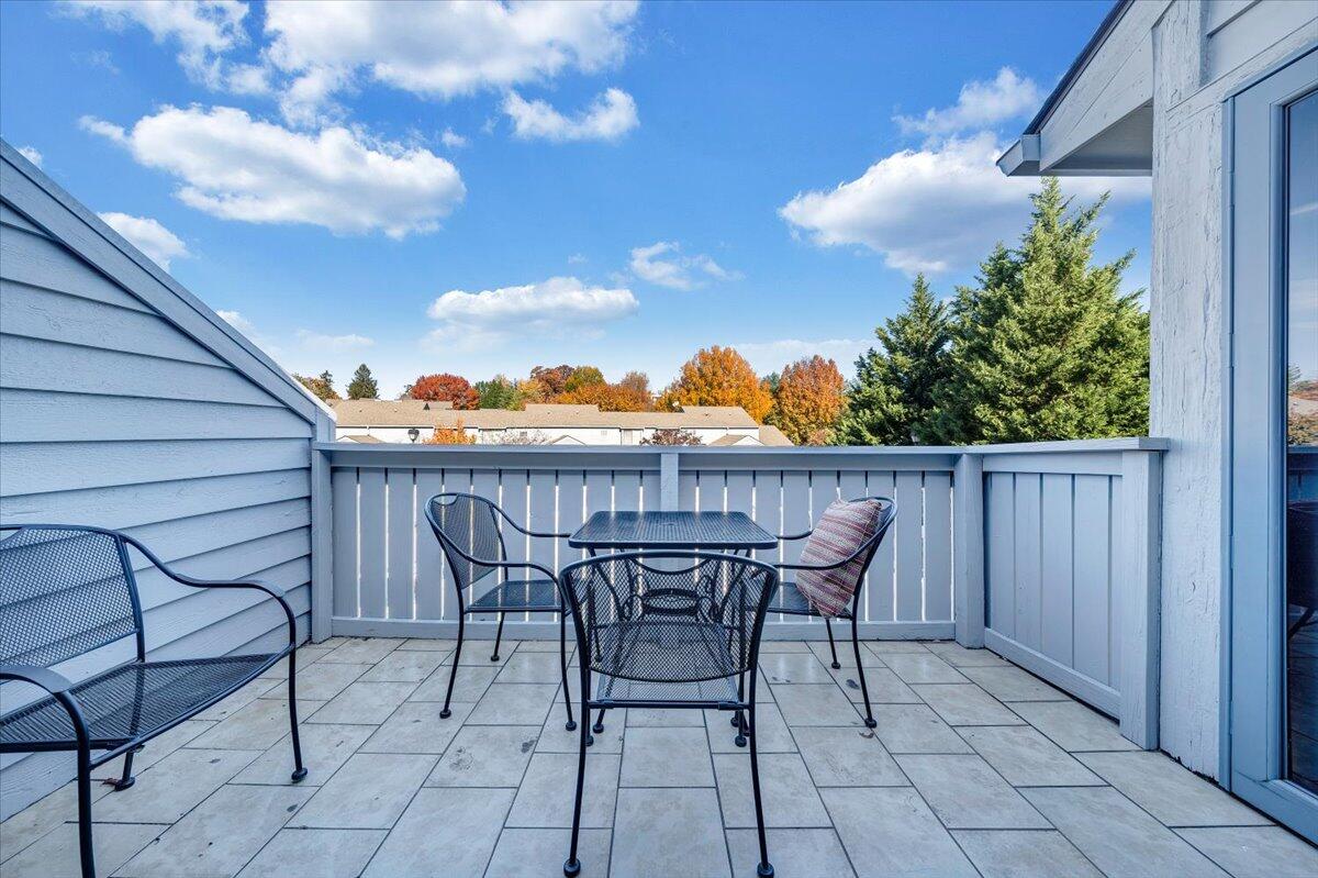 2447 Post Oak Road Salem, VA 24153 - Photo 3 of 45 02-MIB02163
