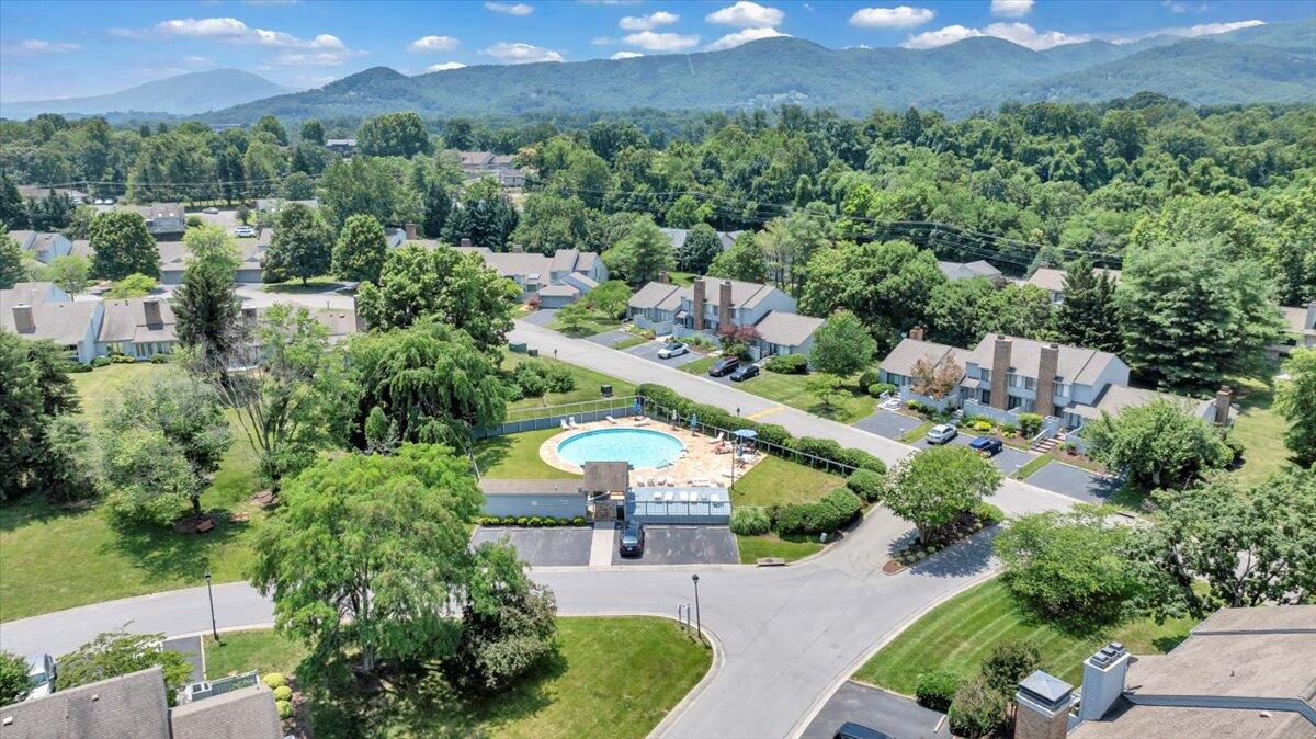 2447 Post Oak Road Salem, VA 24153 - Photo 34 of 45 33-05-13-DJI_20250624111935_0009_D_MIB