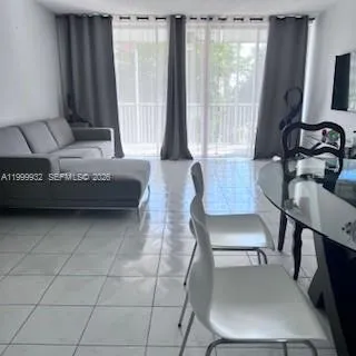 $2,100 | 1670 Northeast 191st Street, Unit 4033, Miami, FL 33179