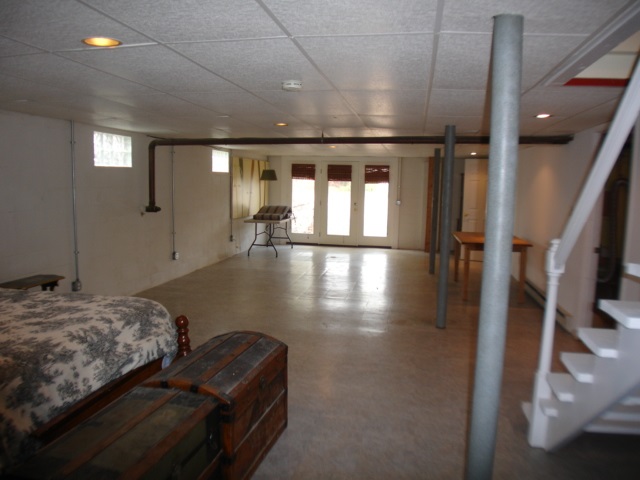 3777 Shutterlee Mill Road Staunton, VA 24401 - Photo 16 of 24 a living room with furniture