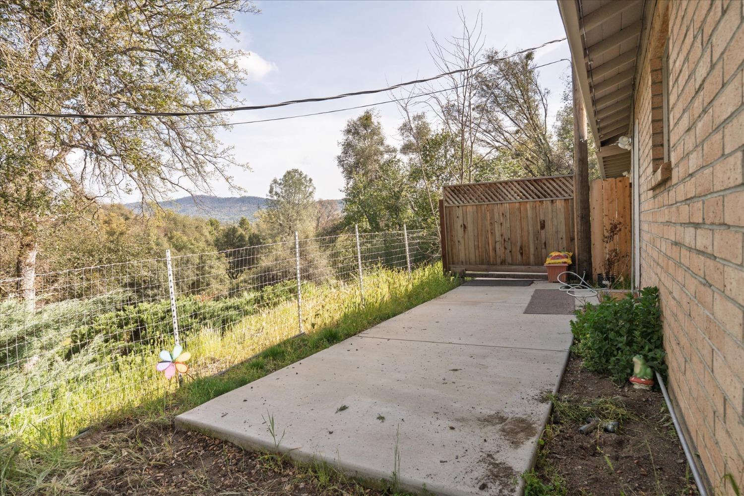 48994 Manzanita Road Oakhurst, CA 93644 - Photo 33 of 43 a view of a pathway both side of house