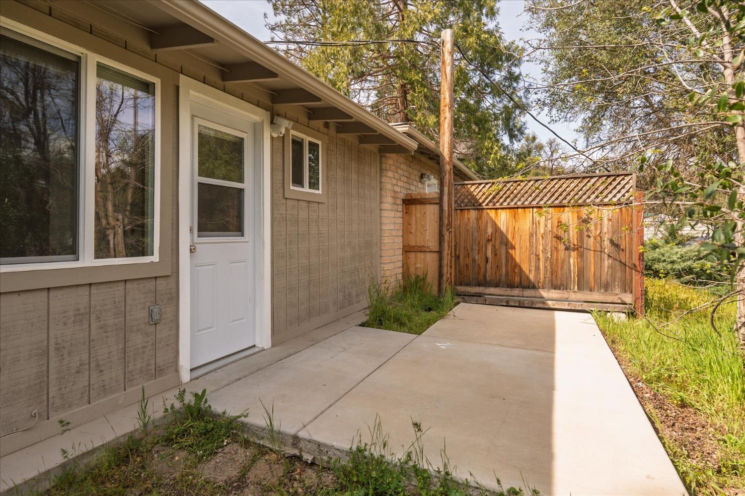 48994 Manzanita Road Oakhurst, CA 93644 - Photo 38 of 43 a view of a house with backyard and trees