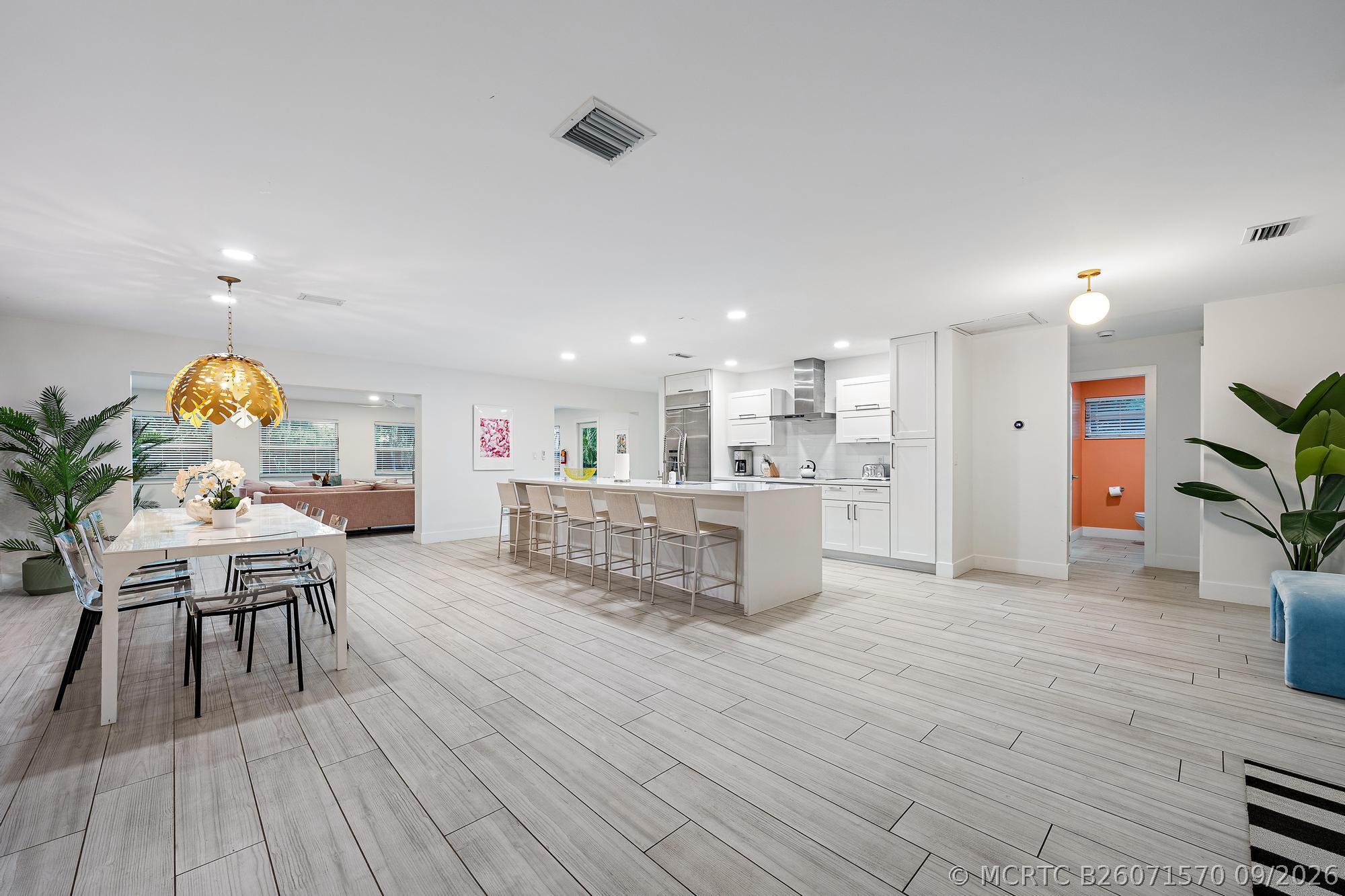 570 Dover Road Tequesta, FL 33469 - Photo 10 of 45 Kitchen & Dining