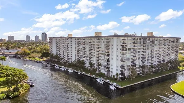 $1,950 | 801 South Federal Highway, Unit 804, Pompano Beach, FL 33062