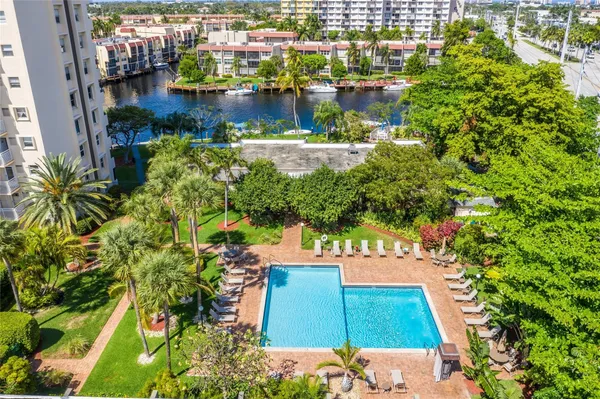 $1,950 | 801 South Federal Highway, Unit 804, Pompano Beach, FL 33062