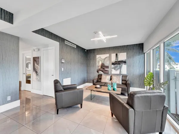 $1,950 | 801 South Federal Highway, Unit 804, Pompano Beach, FL 33062