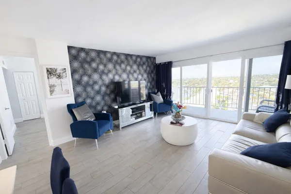 $1,950 | 801 South Federal Highway, Unit 804, Pompano Beach, FL 33062