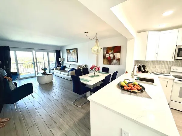 $1,950 | 801 South Federal Highway, Unit 804, Pompano Beach, FL 33062