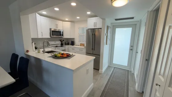 $1,950 | 801 South Federal Highway, Unit 804, Pompano Beach, FL 33062