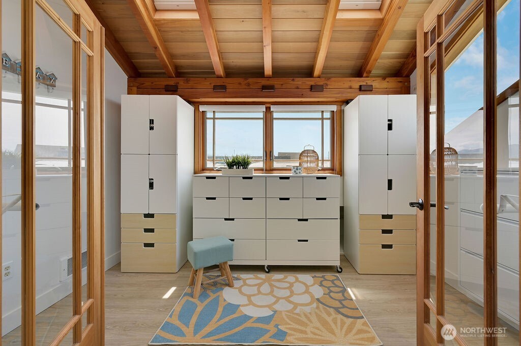 950 Beckett Point Road Port Townsend, WA 98368 - Photo 20 of 37 a view of room with window