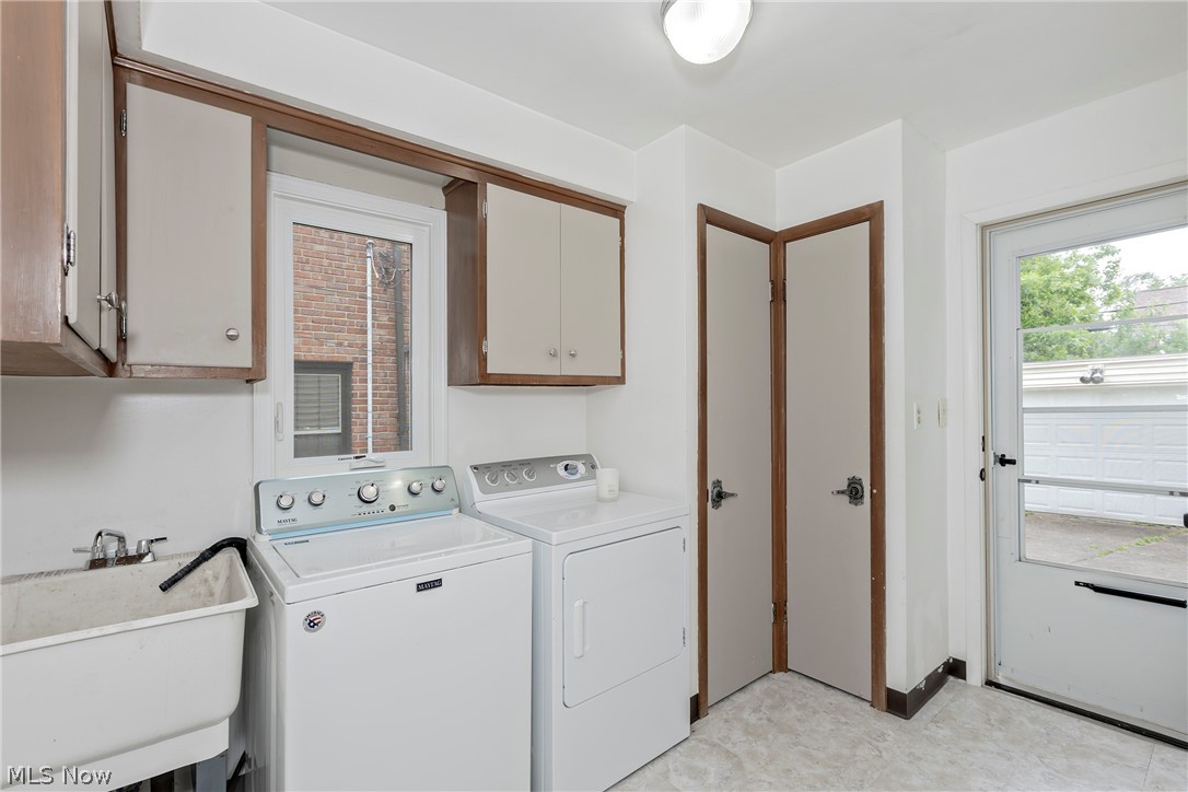 3662 Winchell Road Beachwood, OH 44122 - Photo 16 of 46 Convenient Laundry room on the main level off of the back door, perfect to set up "mudroom" space as well!