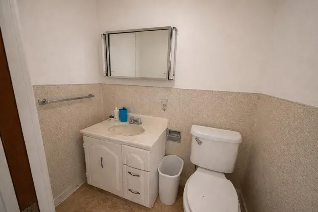 $130,000 | 501 West 1st Street, Hale Center, TX 79041