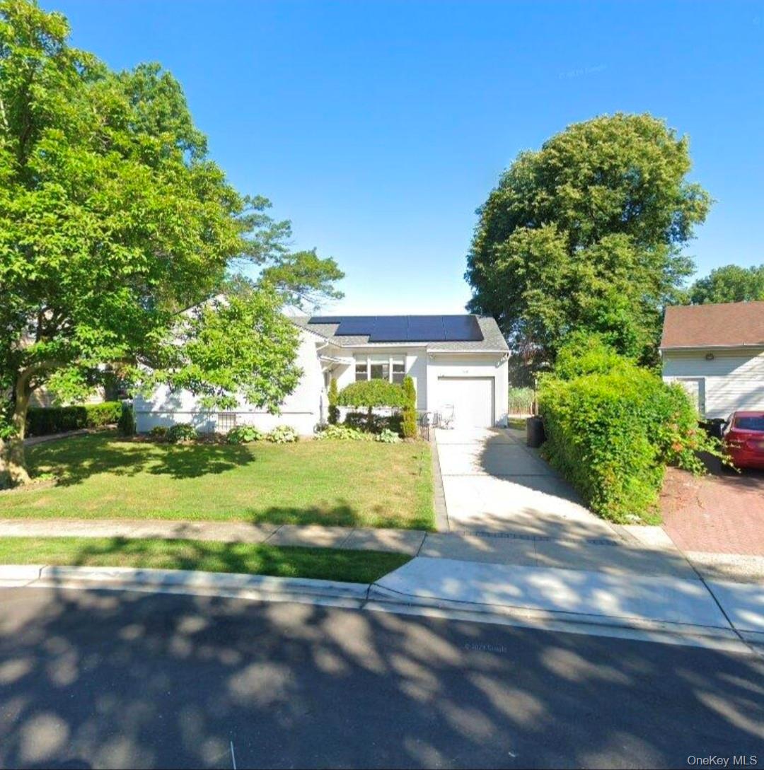 68 Riverdale Road Valley Stream, NY 11581 - Photo 1 of 19 a view of a yard in front of house