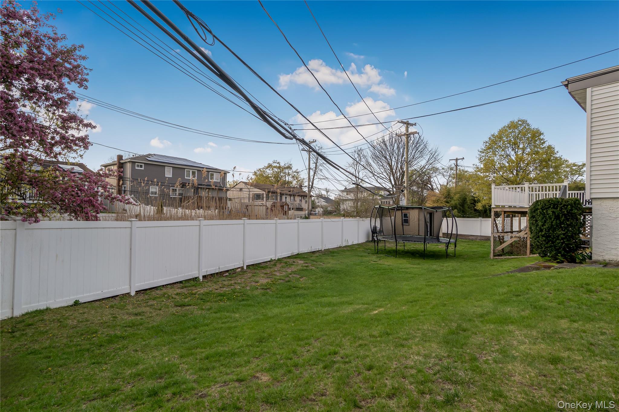 68 Riverdale Road Valley Stream, NY 11581 - Photo 16 of 19 a view of a backyard