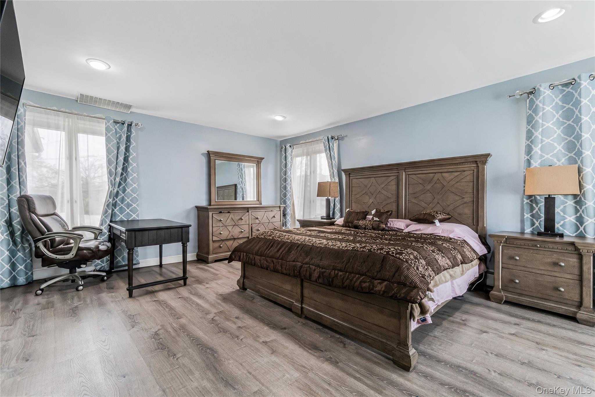 68 Riverdale Road Valley Stream, NY 11581 - Photo 6 of 19 a spacious bedroom with a bed a table and chair