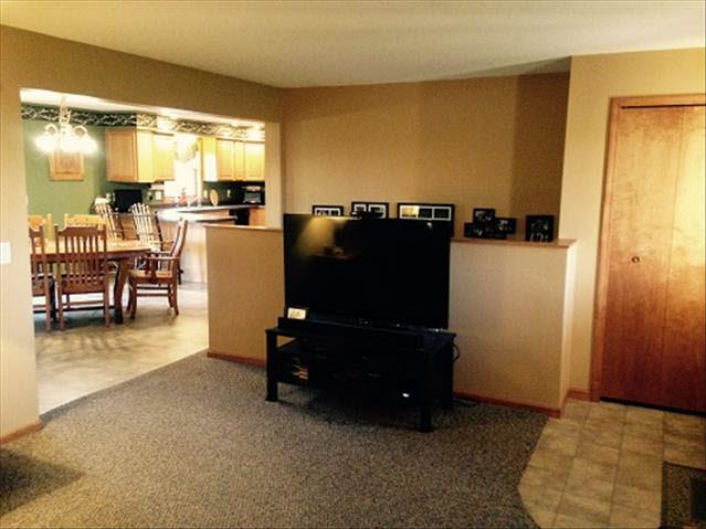 2413 Geiger Road Ida, MI 48140 - Photo 8 of 23 Living room
