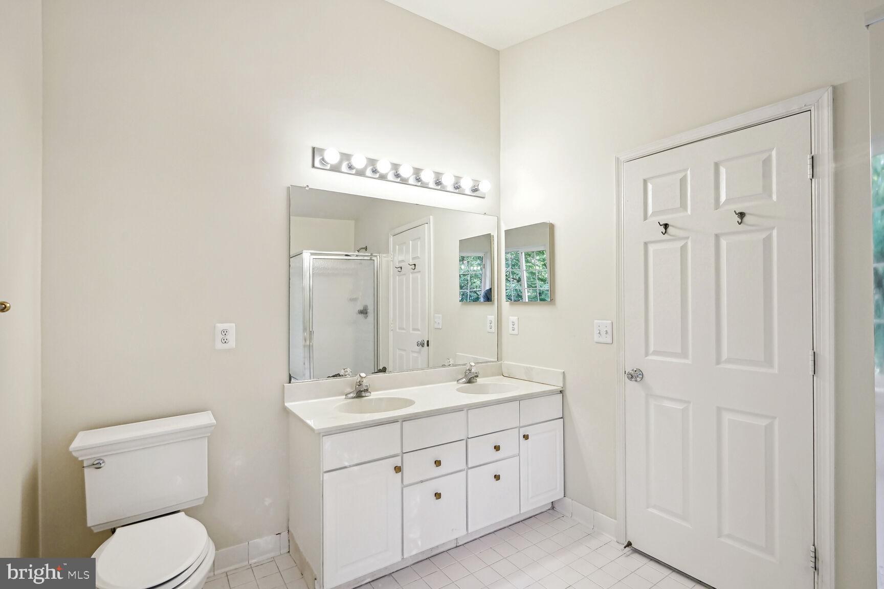 2817 Roesh Way Vienna, VA 22181 - Photo 15 of 30 Double vanity in primary bedroom