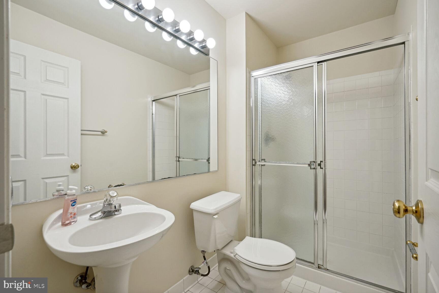 2817 Roesh Way Vienna, VA 22181 - Photo 23 of 30 Full bath downstairs