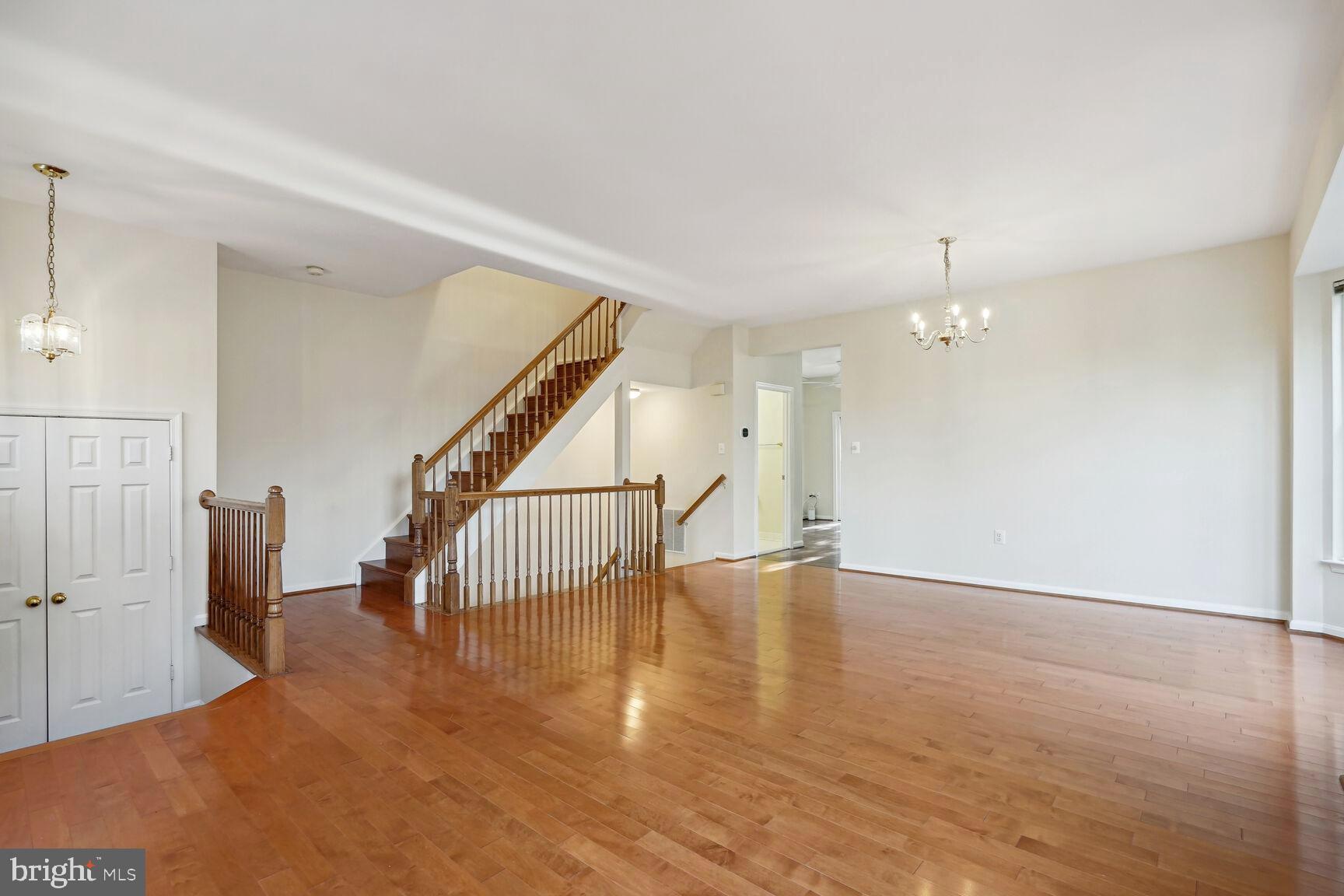 2817 Roesh Way Vienna, VA 22181 - Photo 5 of 30 Dining room area adjacent to living room