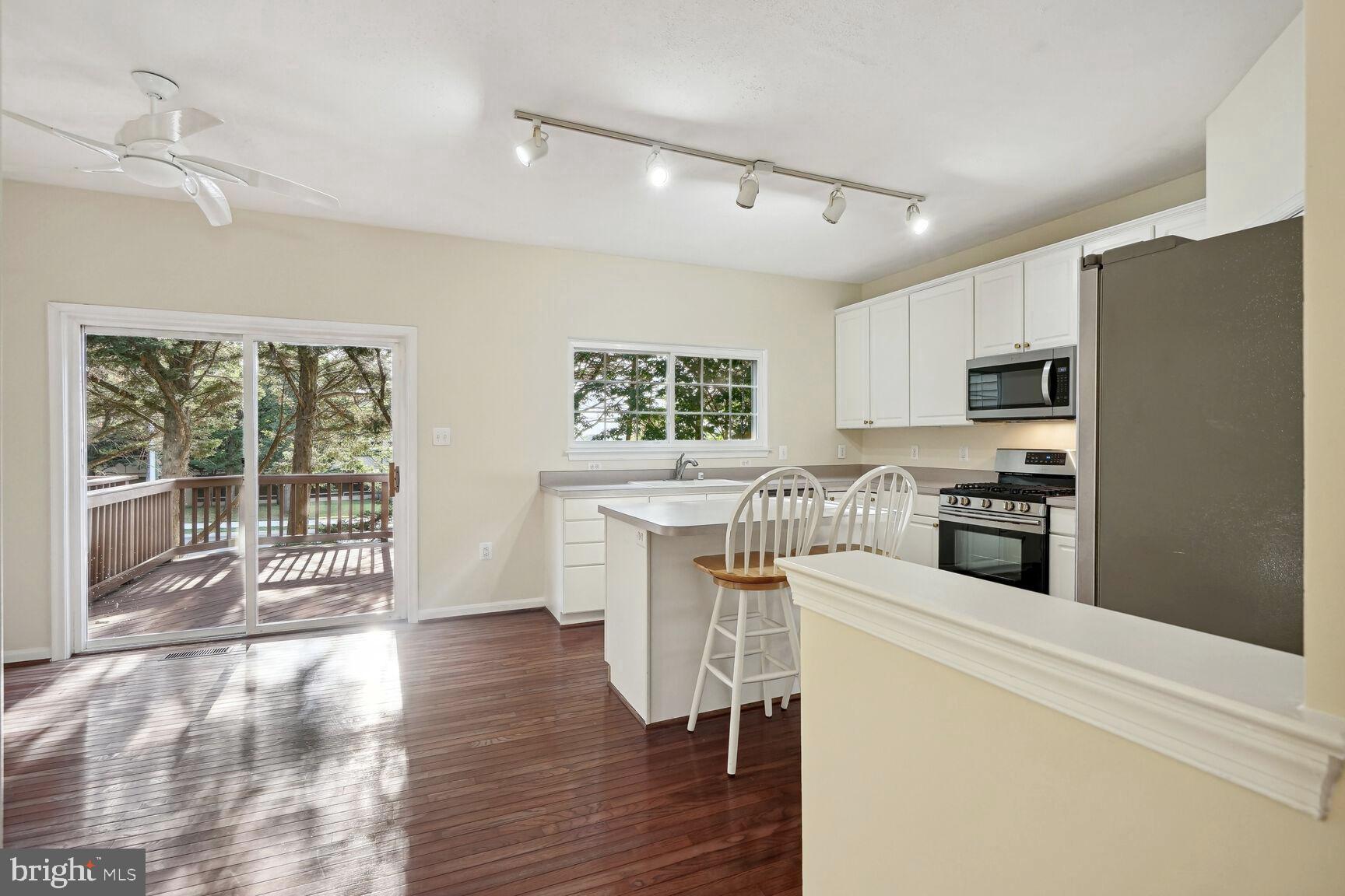 2817 Roesh Way Vienna, VA 22181 - Photo 6 of 30 Kitchen gets plenty of morning light