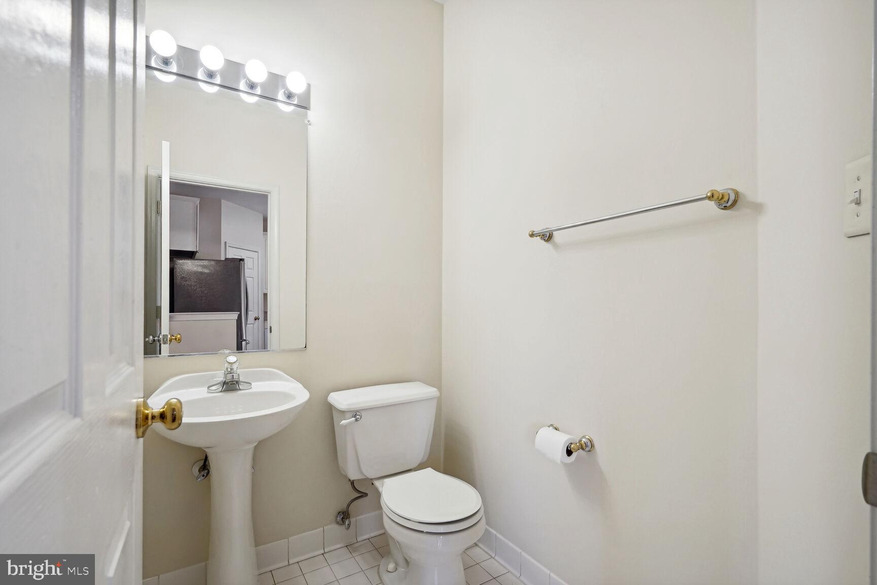 2817 Roesh Way Vienna, VA 22181 - Photo 10 of 30 Half bath on main level