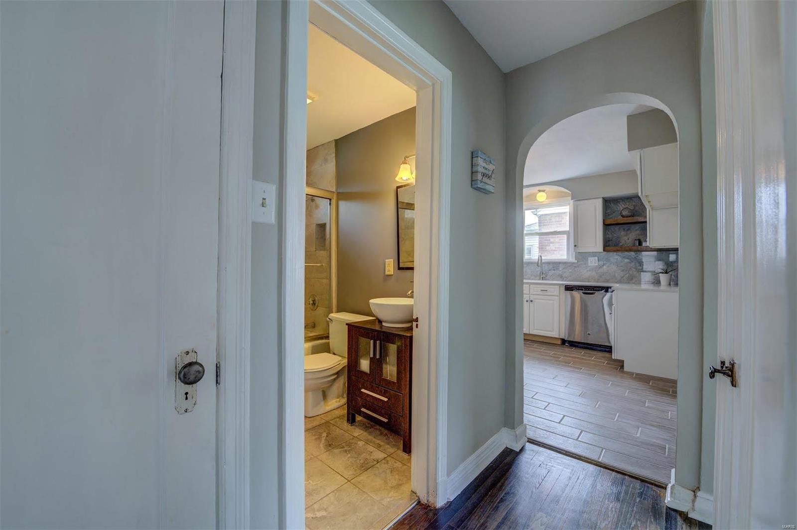 2008 Telegraph Road St. Louis, MO 63125 - Photo 9 of 34 Gallery Image 9