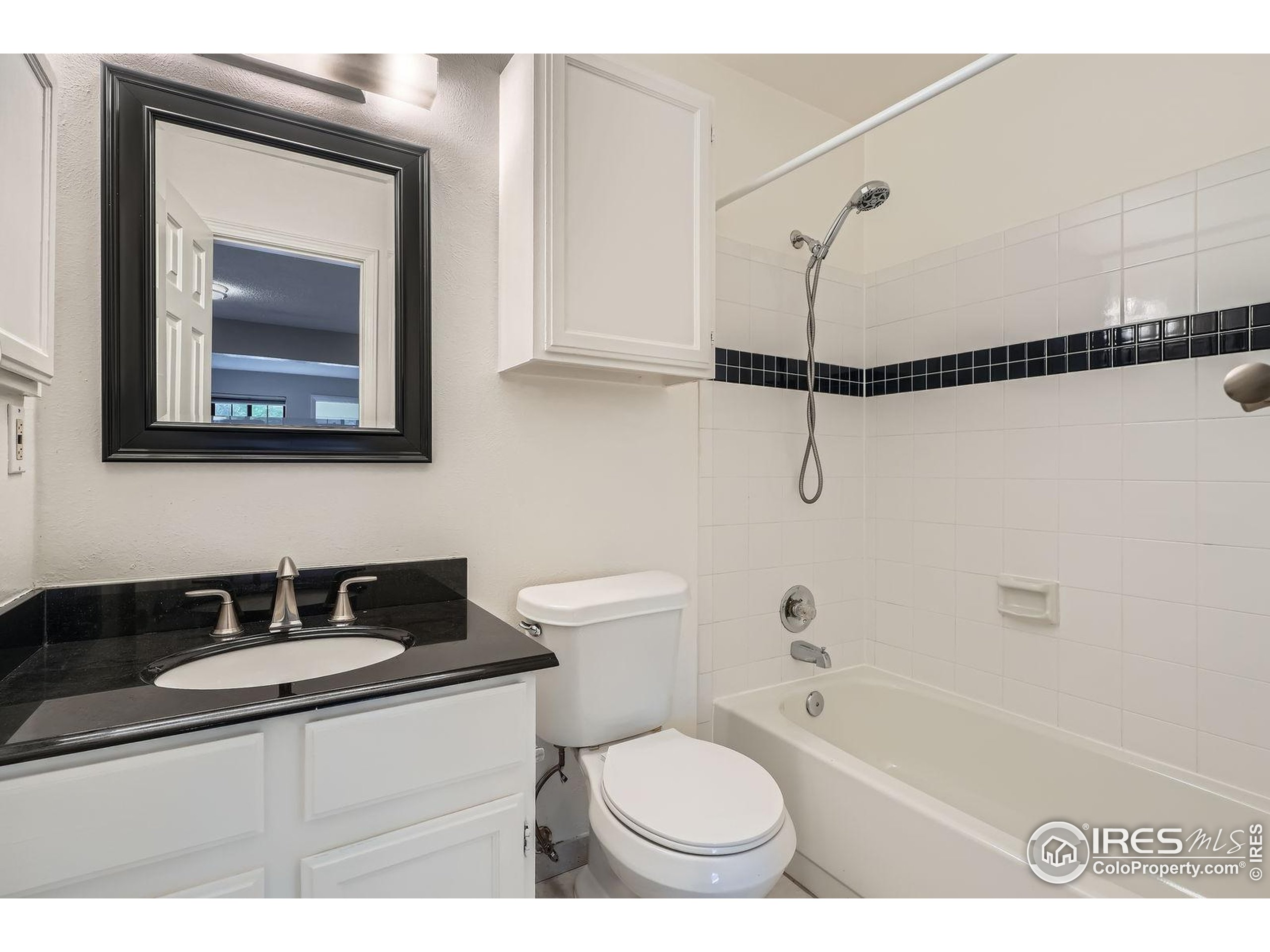 4767 White Rock Circle, Unit D Boulder, CO 80301 - Photo 29 of 41 a bathroom with a sink a toilet and bathtub