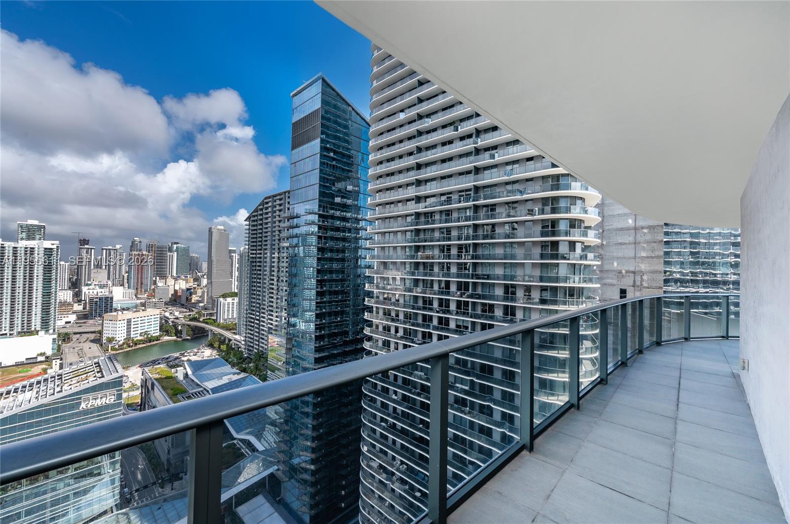 45 Southwest 9th Street, Unit 3401 Miami, FL 33130 - Photo 18 of 36 a balcony with city view