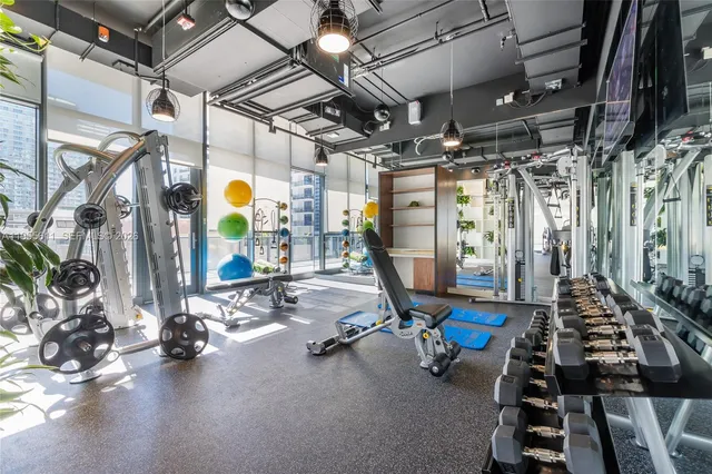 $5,800 | 45 Southwest 9th Street, Unit 3401, Miami, FL 33130