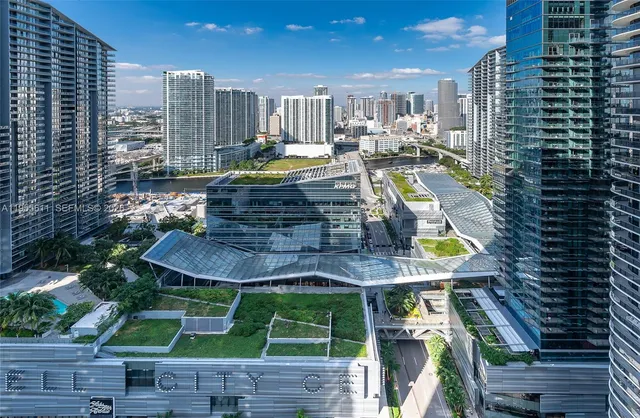 $5,800 | 45 Southwest 9th Street, Unit 3401, Miami, FL 33130