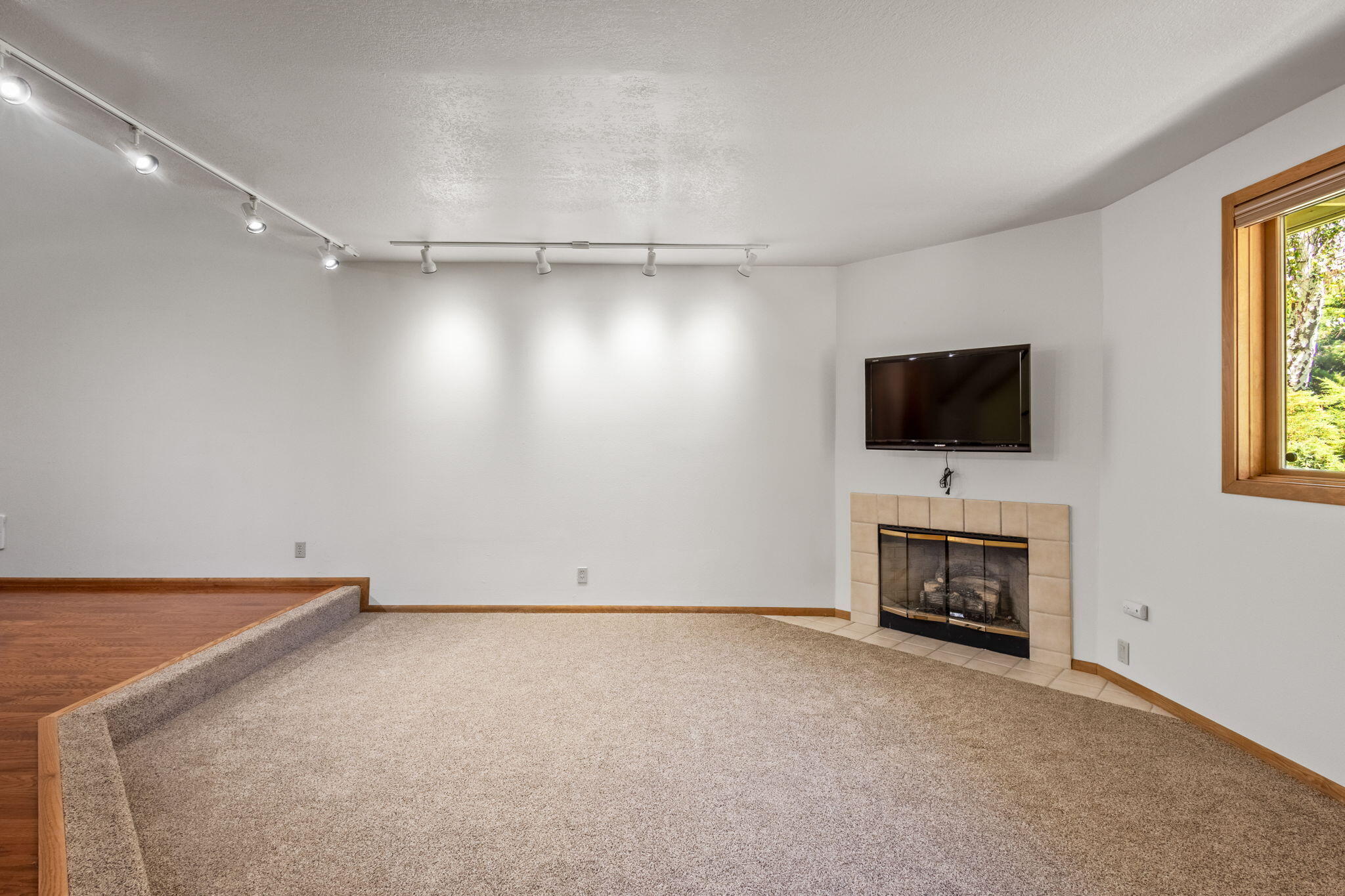 1050 Northeast Butler Market Road, Unit 19 Bend, OR 97701 - Photo 4 of 39 7-web-or-mls-07