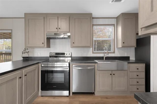 $1,200 | 1300 Campbell Acres Road, Cleveland, TX 77328