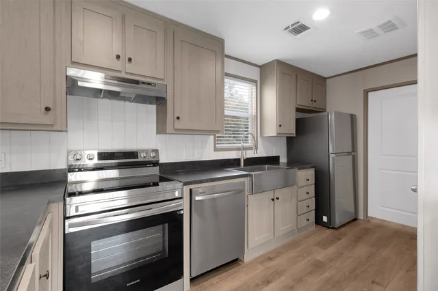 $1,200 | 1300 Campbell Acres Road, Cleveland, TX 77328