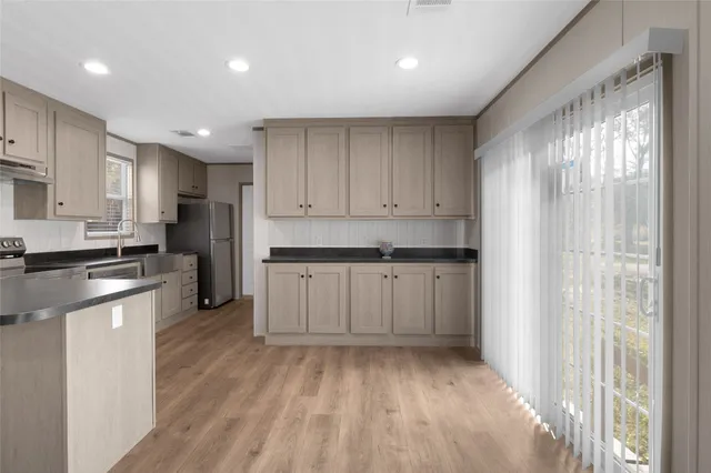 $1,200 | 1300 Campbell Acres Road, Cleveland, TX 77328