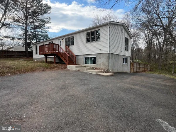 $3,800 | 15106 Lee Highway, Gainesville, VA 20155