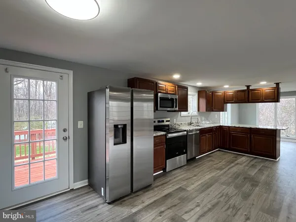 $3,800 | 15106 Lee Highway, Gainesville, VA 20155