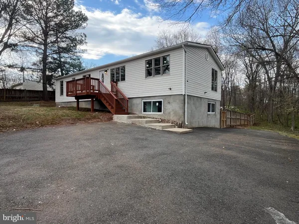 $3,800 | 15106 Lee Highway, Gainesville, VA 20155