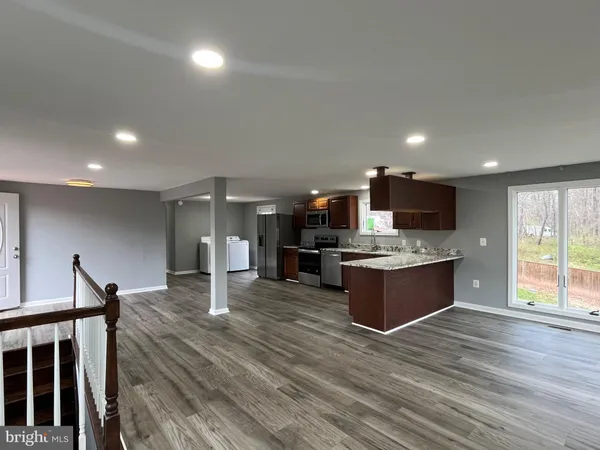 $3,800 | 15106 Lee Highway, Gainesville, VA 20155