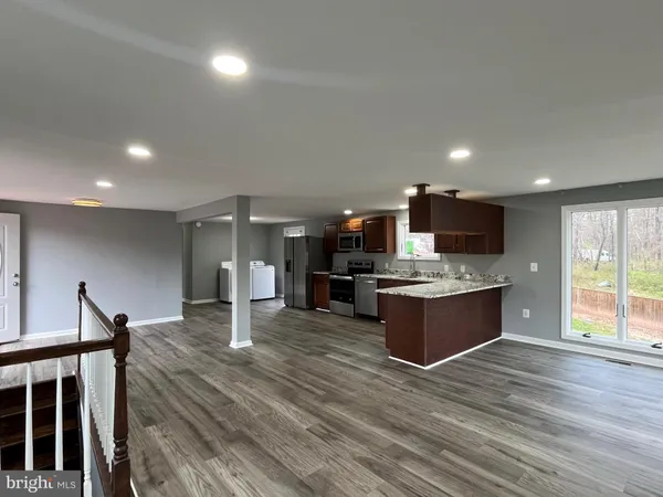 $3,800 | 15106 Lee Highway, Gainesville, VA 20155