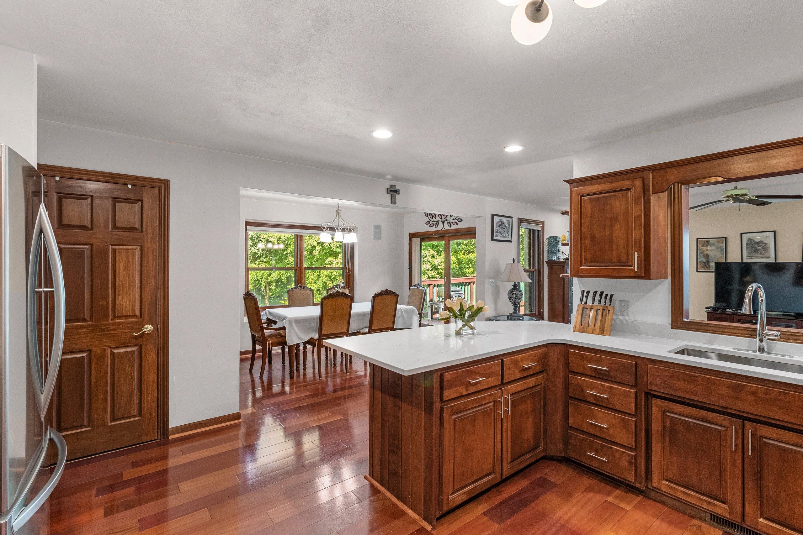 W2342 Valleywood Lane Appleton, WI 54915 - Photo 10 of 69